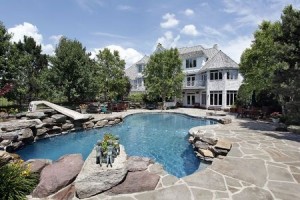 Understanding the Advantages of a Saltwater Swimming Pool
